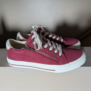 Taos Burgundy Sneakers with White Accents